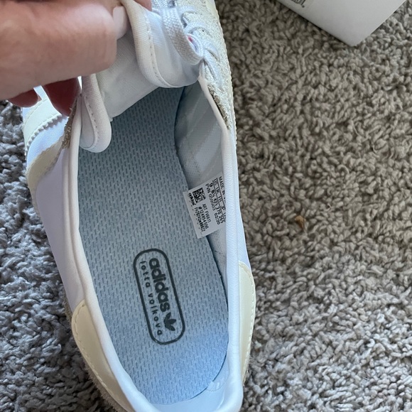 NEW Authentic Adidas Women’s Athletic Shoes Size 9 - Picture 5 of 16